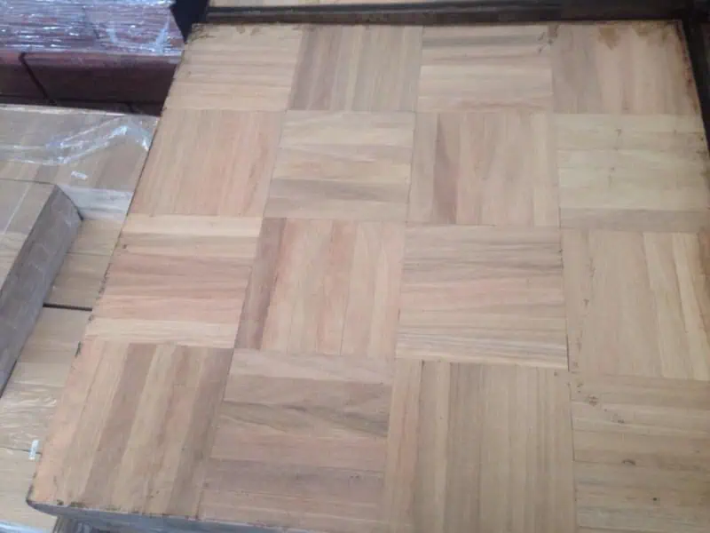 Fabricación del parquet de mosaico o dama Fuente Notepar parquets
