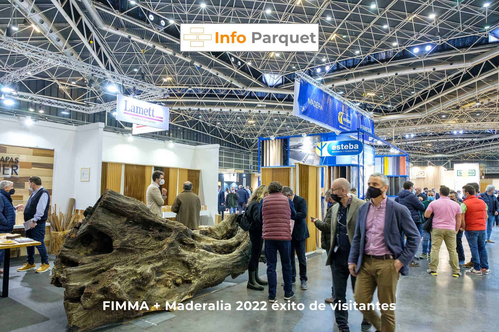 Visitando el stand de proveedores de maderalia 2022FIMMA Maderalia 2022 éxito de visitantes