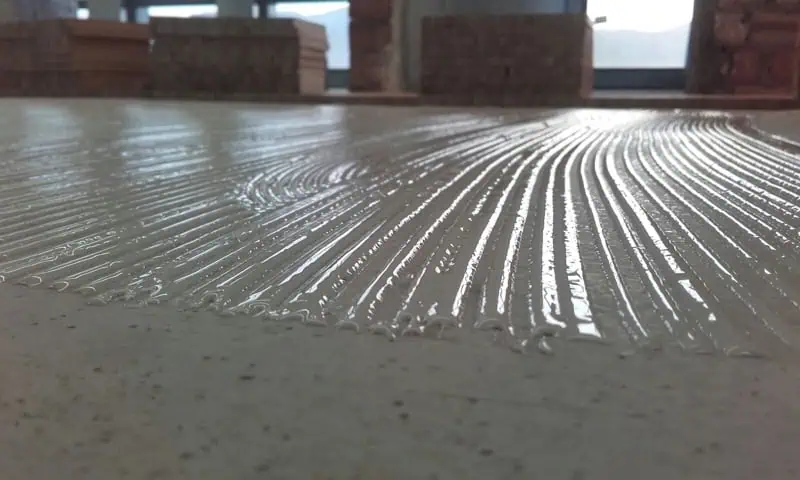 Cola al agua para parquet