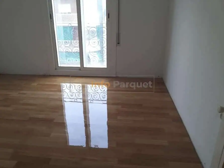 Brillo de los barnices para parquet.jpg Brillo de los barnices para parquet