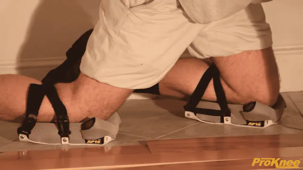 videoplayback-00-01-04-231.png Rodilleras para parquetistas