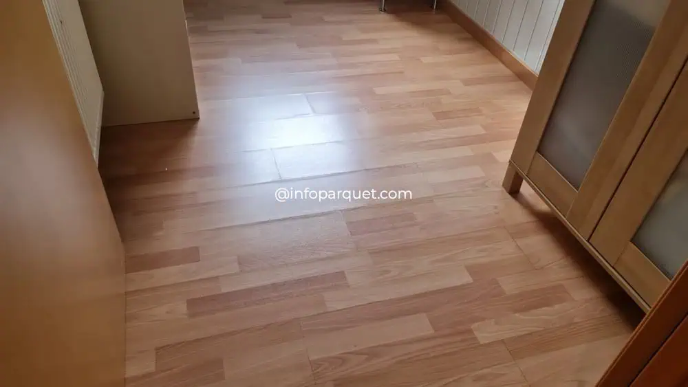 Suelo laminado inundado