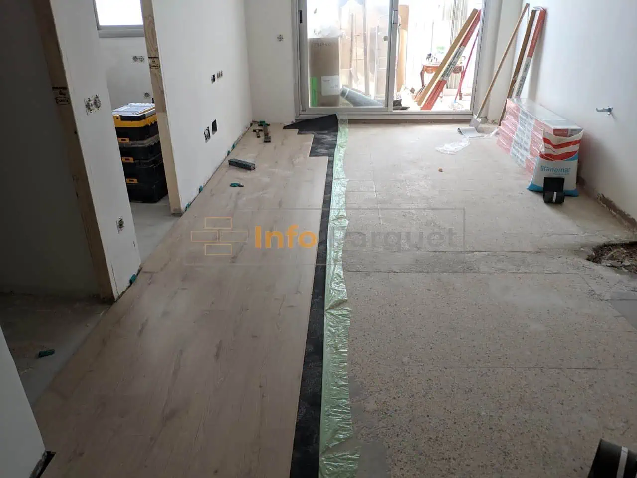Parquet sobre terrazo con regatas