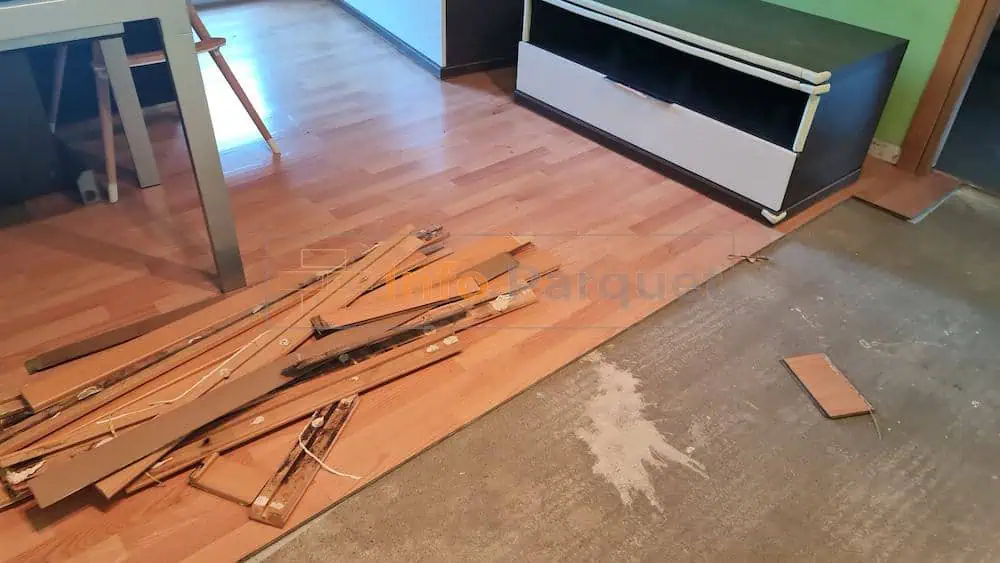 arrancar suelo laminado por inundacion