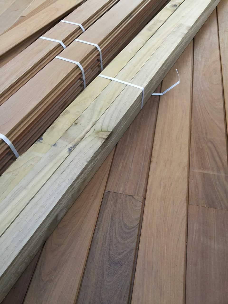Rastrel de pino para montaje de tarima exterior