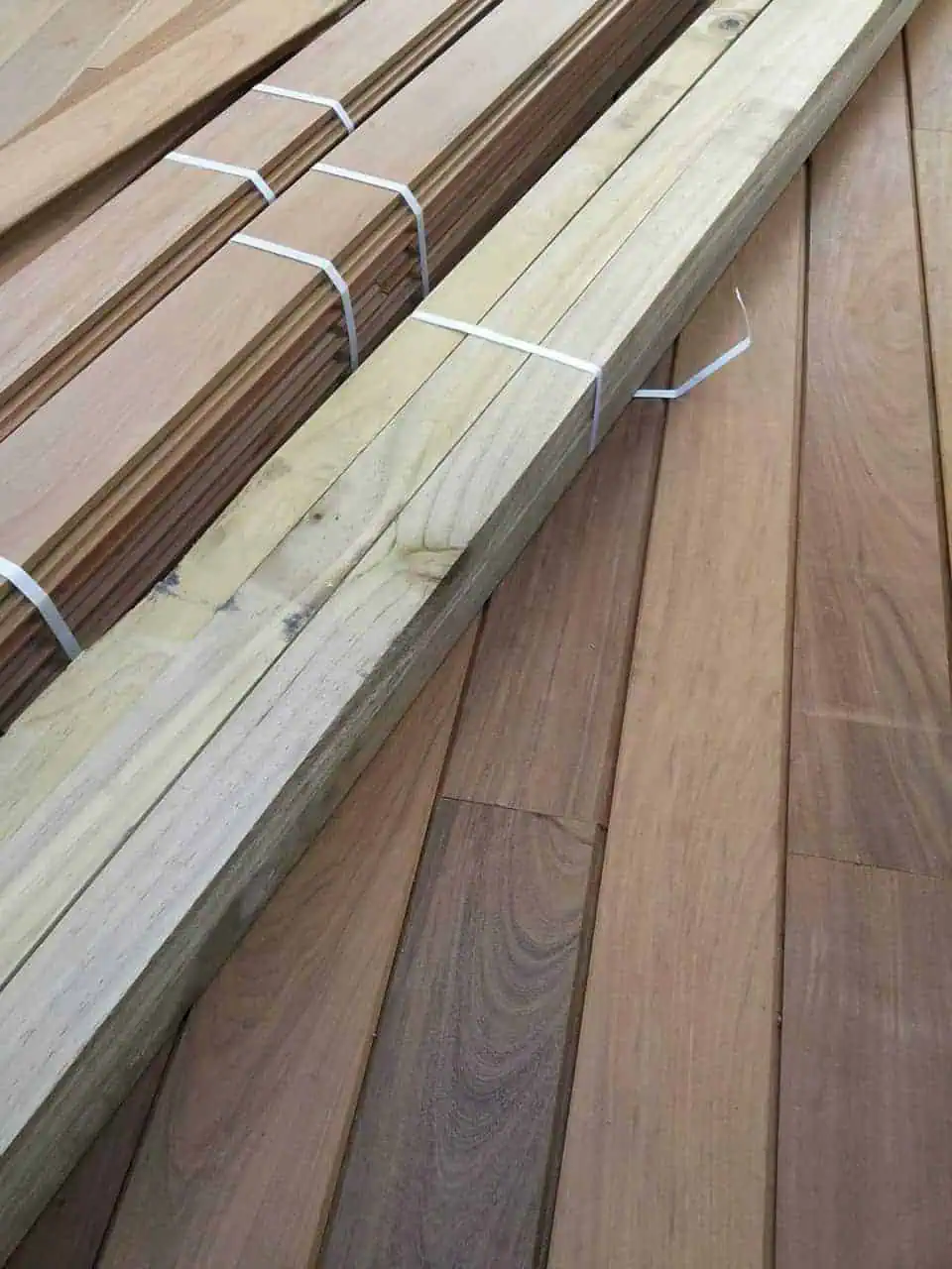 Rastrel de pino para montaje de tarima exterior