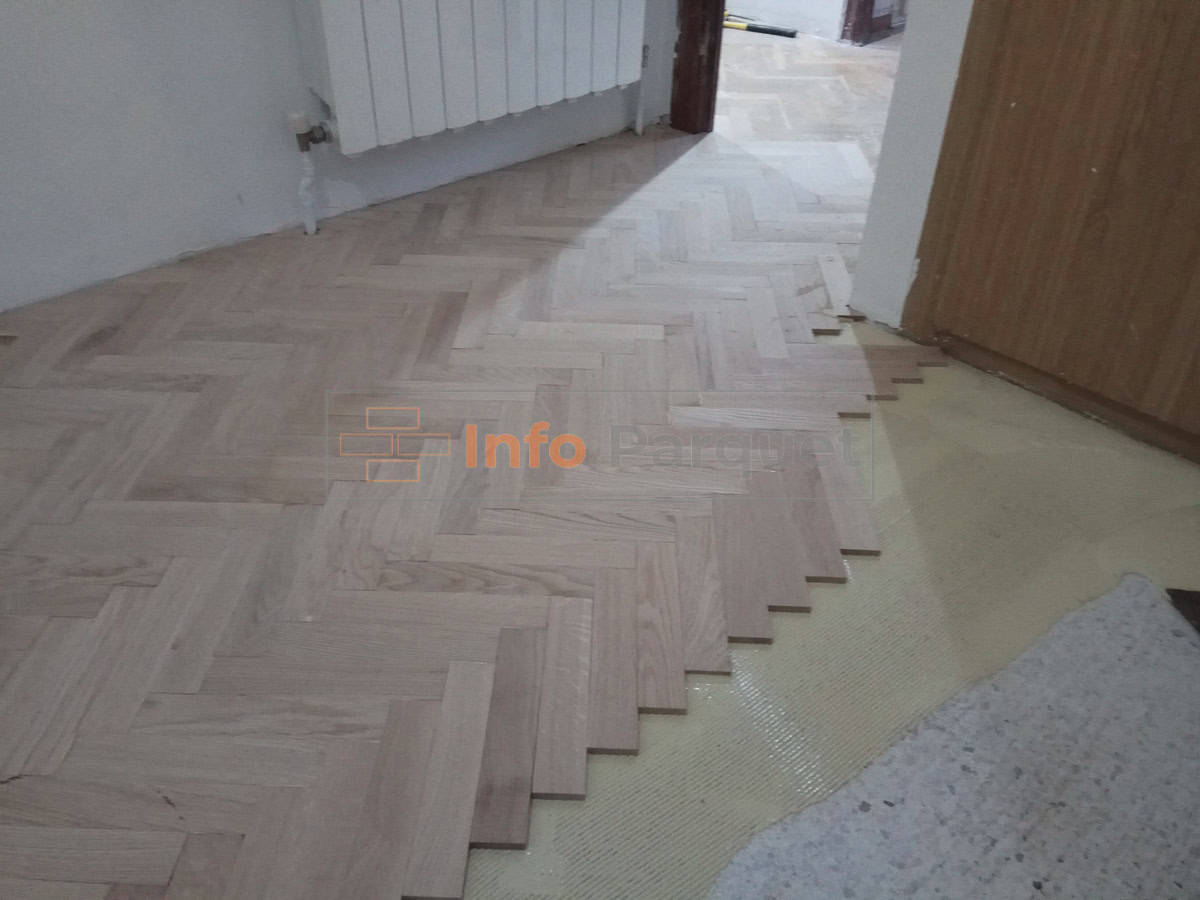 Instalacion de suelo de parquet en espiga