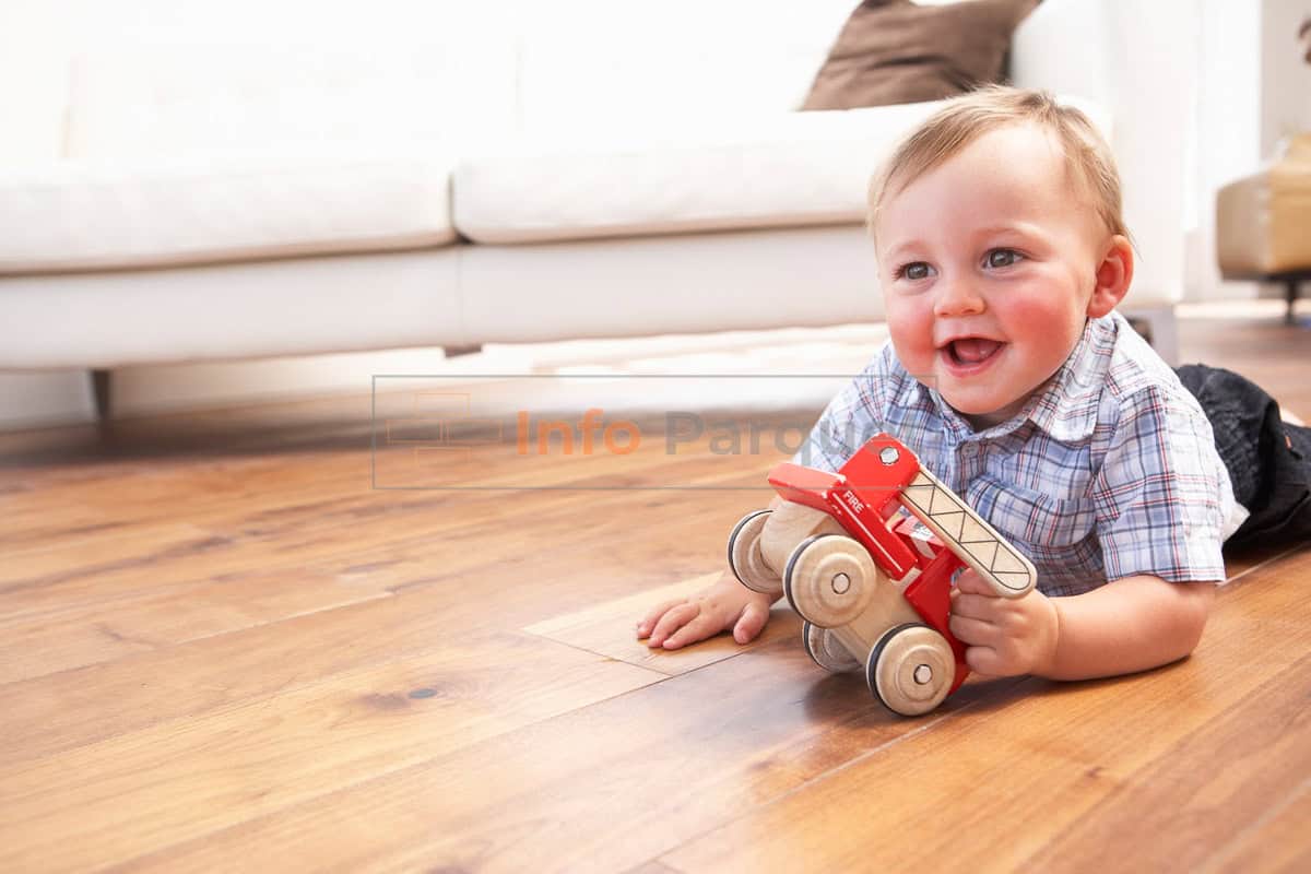 Suelos laminado con niños