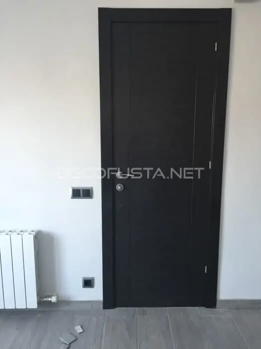 Combinación de puerta roble marengo y suelo gris oscuro