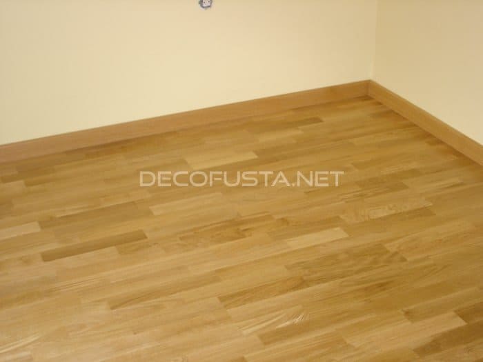 Zocalo de color roble como el parquet