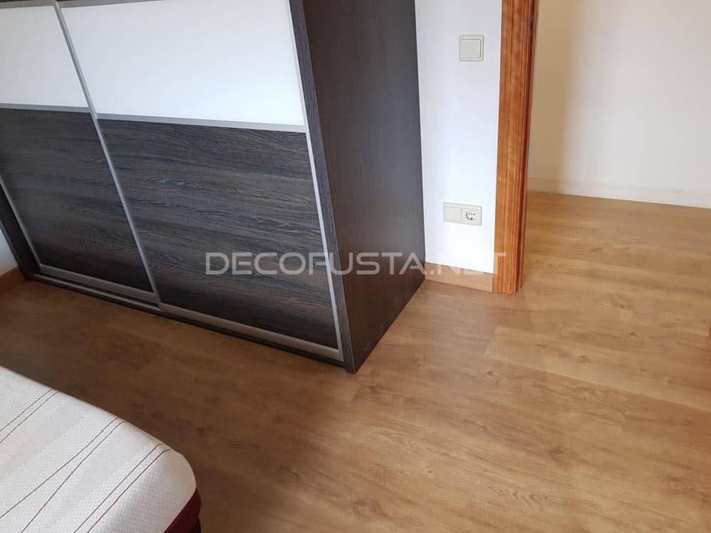 Instalación de laminado con muebles terminada