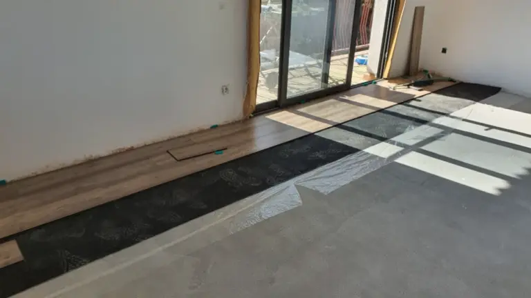 Cómo comprobar si una solera está preparada para instalar un suelo