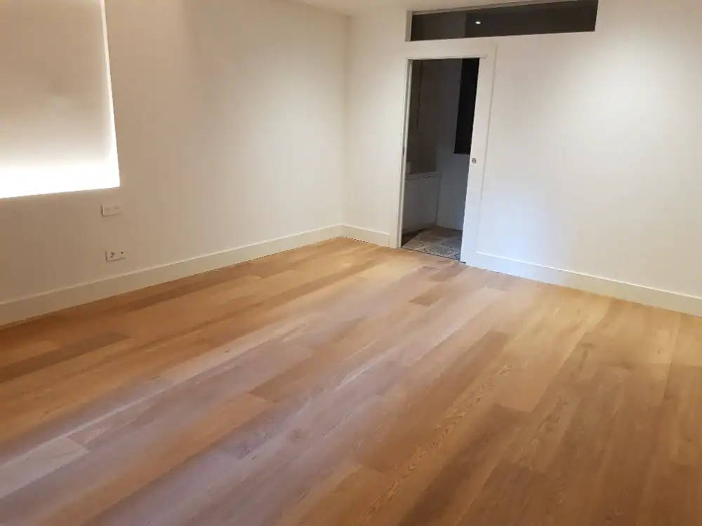 cómo limpiar un parquet barnizado